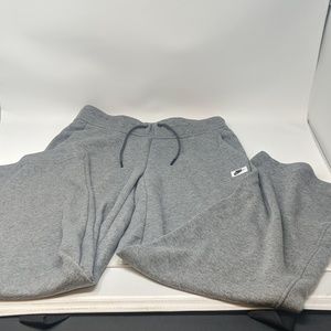 NWT Nike Womens Sweats 4E